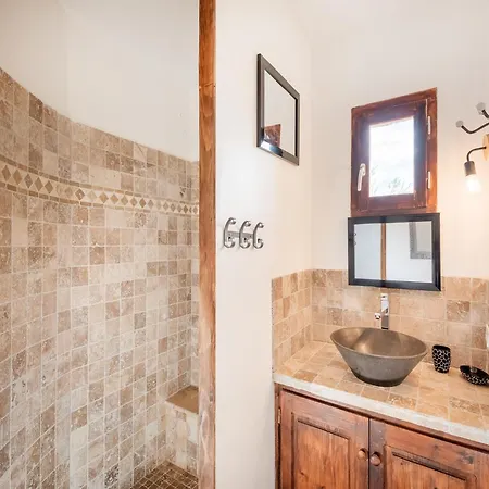 Detached In With Pool Holiday home *